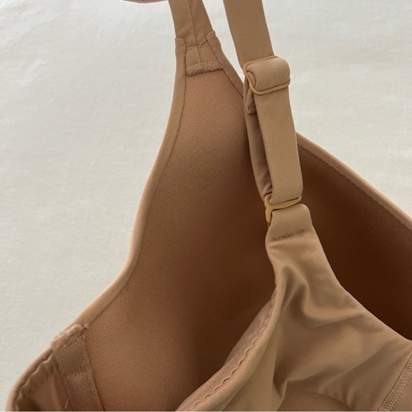 Skims Fits Everybody T-Shirt Bra in Clay - Picture 9 of 15